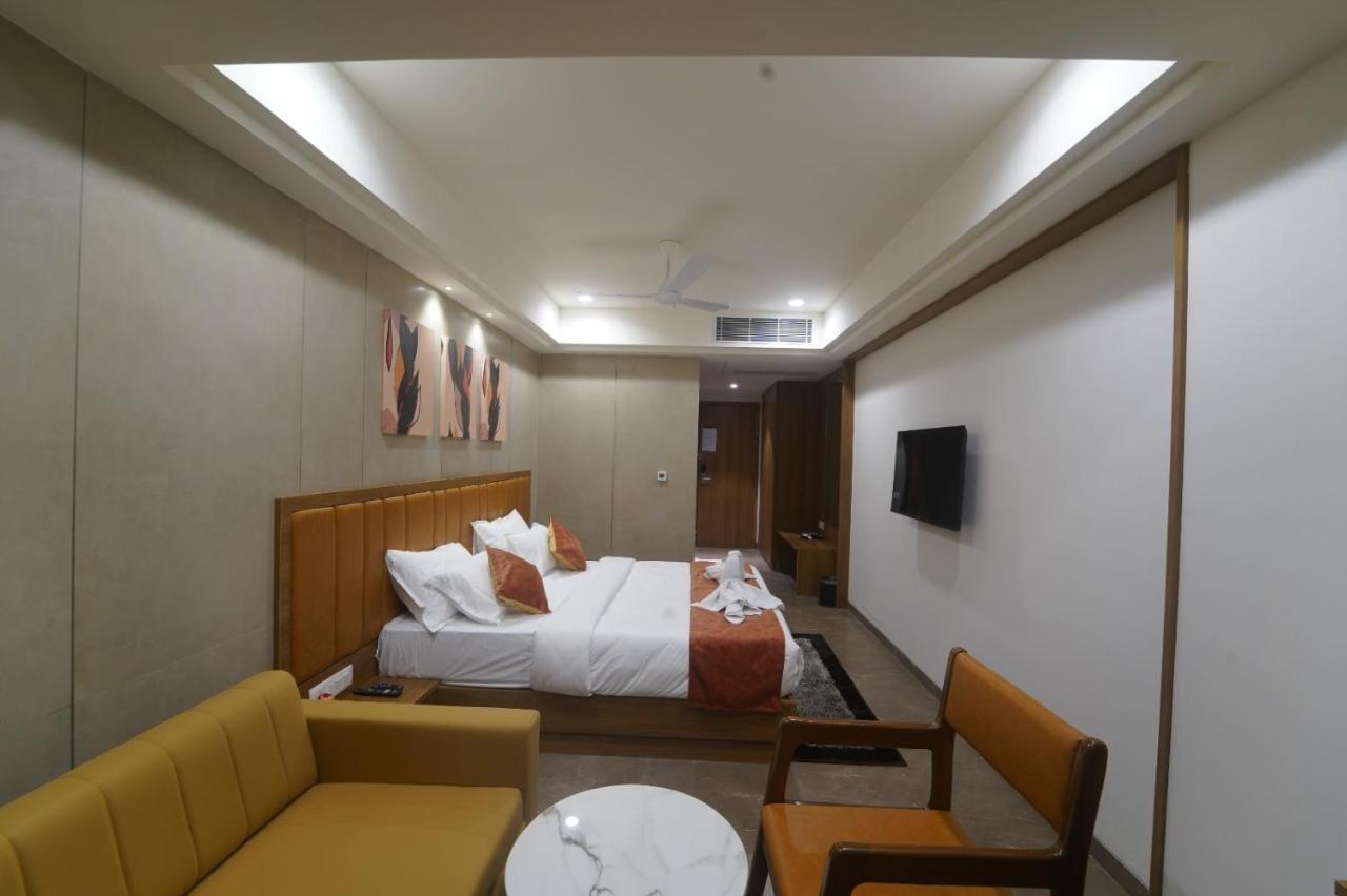 Hotel Stature Inn Kevadia エクステリア 写真
