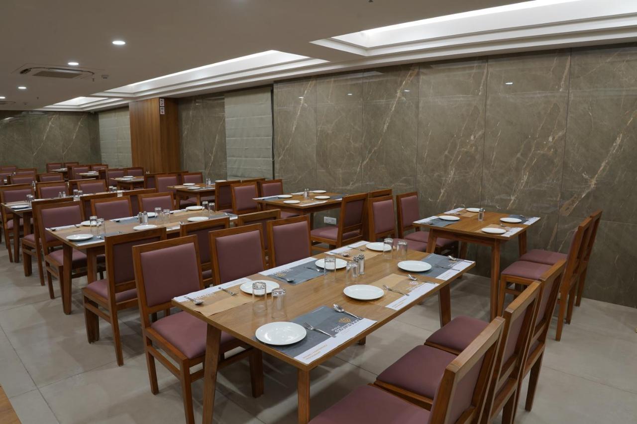 Hotel Stature Inn Kevadia エクステリア 写真