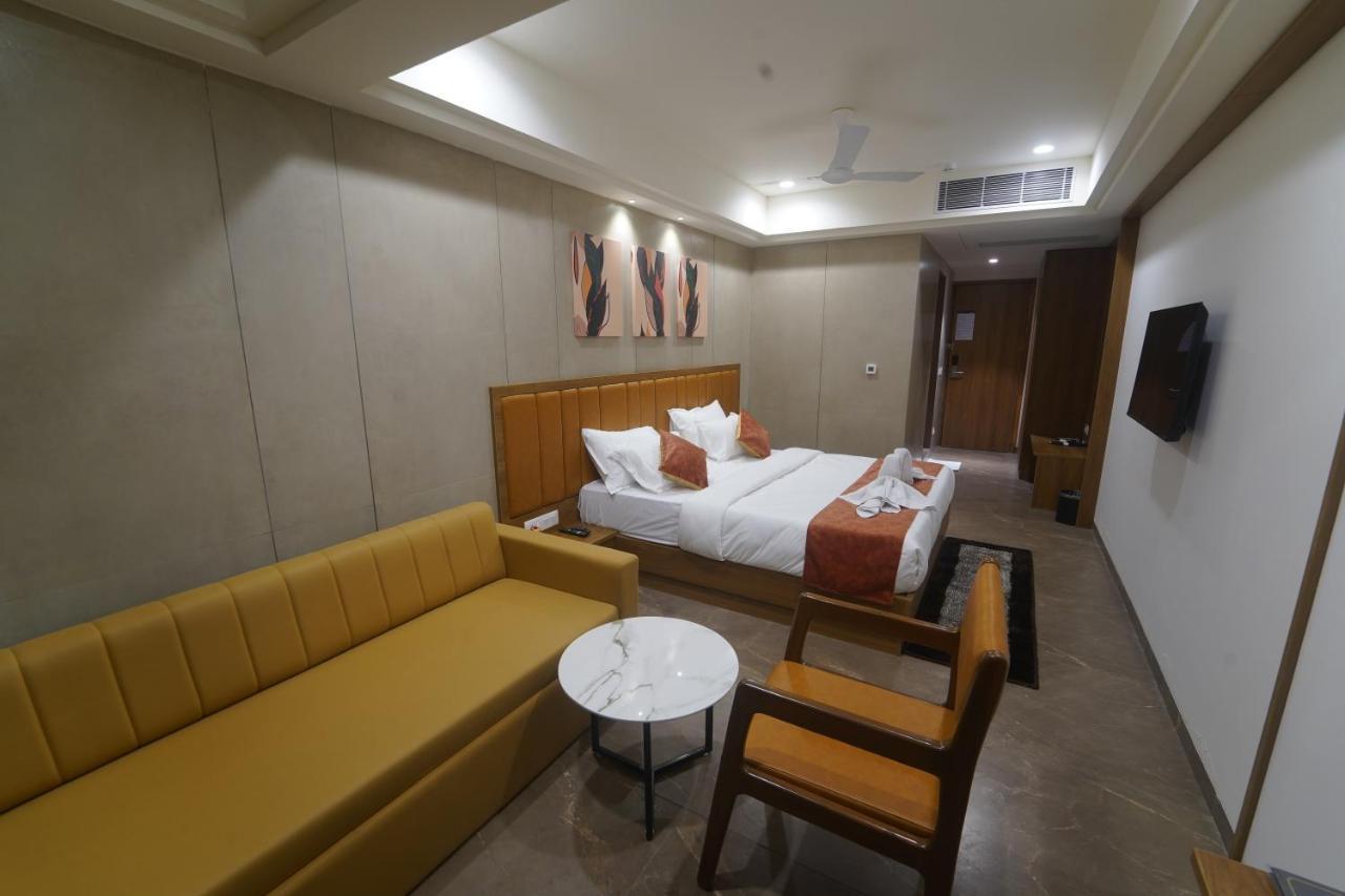 Hotel Stature Inn Kevadia エクステリア 写真