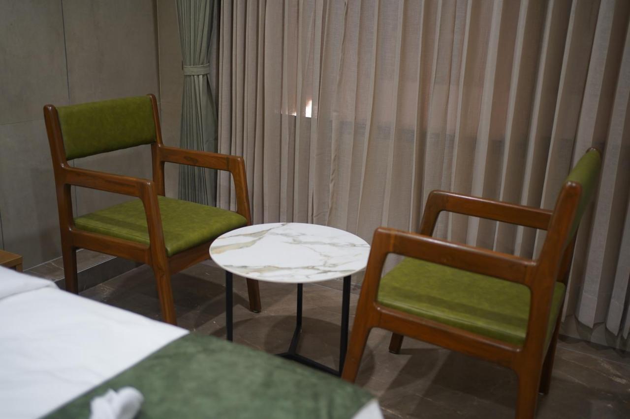 Hotel Stature Inn Kevadia エクステリア 写真